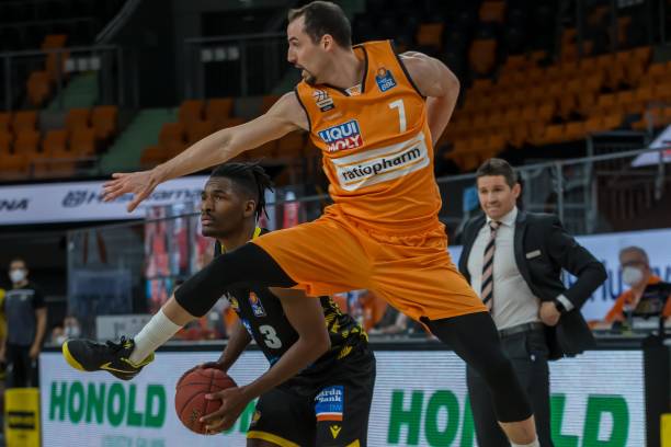 法国中场的 法国中场的